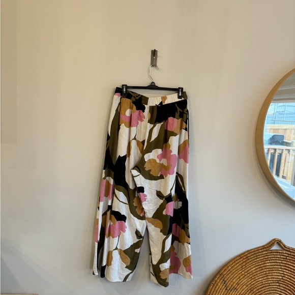 Vince Camuto medium floral linen blend flare pants - Picture 2 of 6